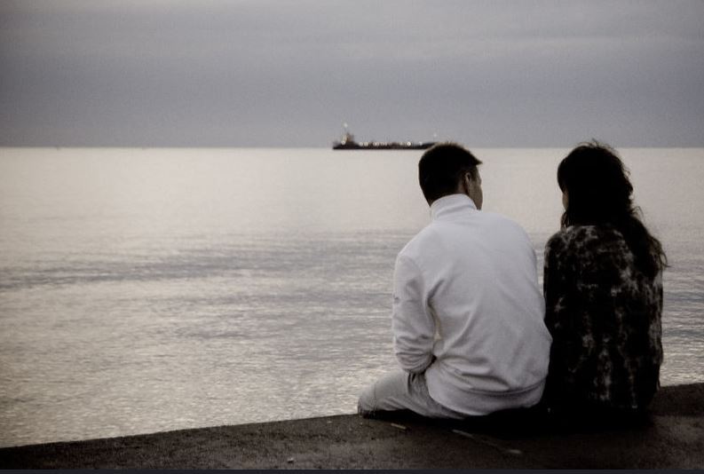 Люблю, боюсь, хочу уйти: как работает амбивалентная привязанность