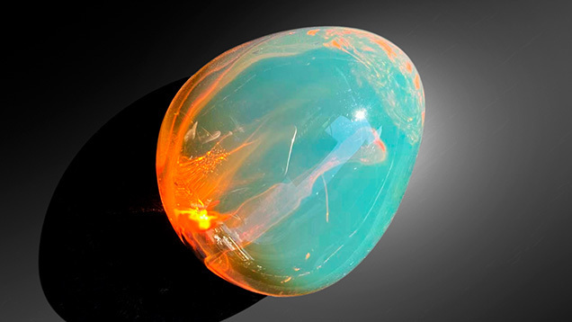 Янтарь-хамелеон: редкий феномен из Мьянмы