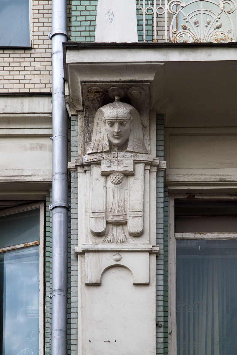 Хлеб и зрелища, или Скромное обаяние буржуазии на фоне египетских богов