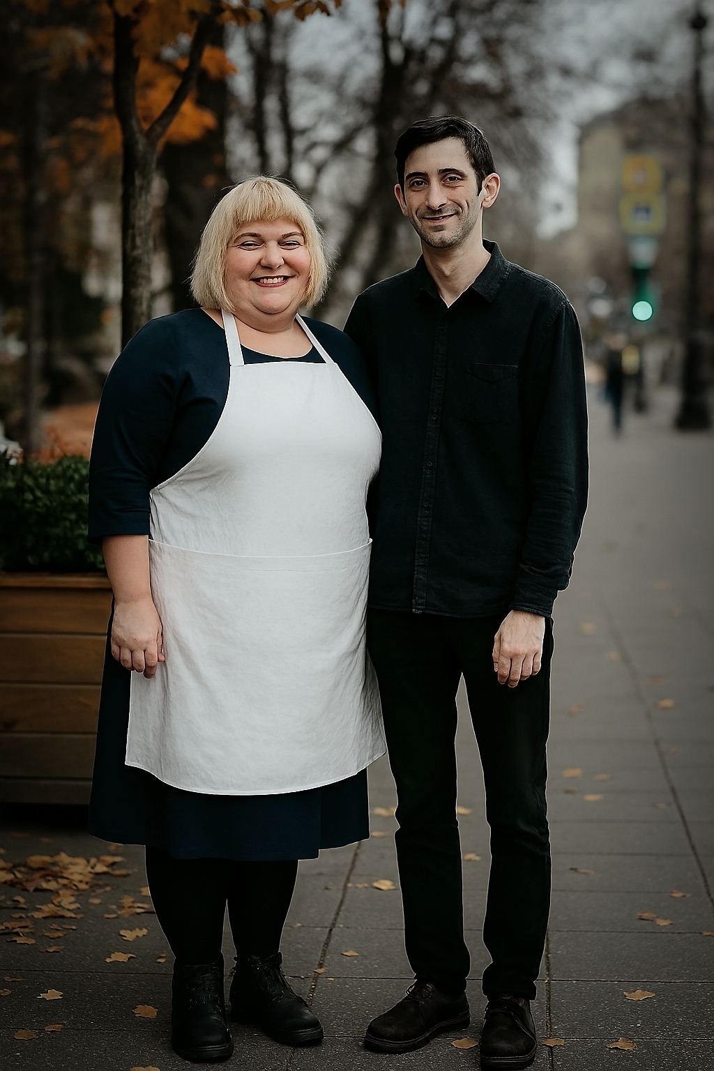 Ленусь, он на 8 лет младше, твой нищий мигрант! А твой вес? Мужики таких не любят. Ни русские, ни таджики.