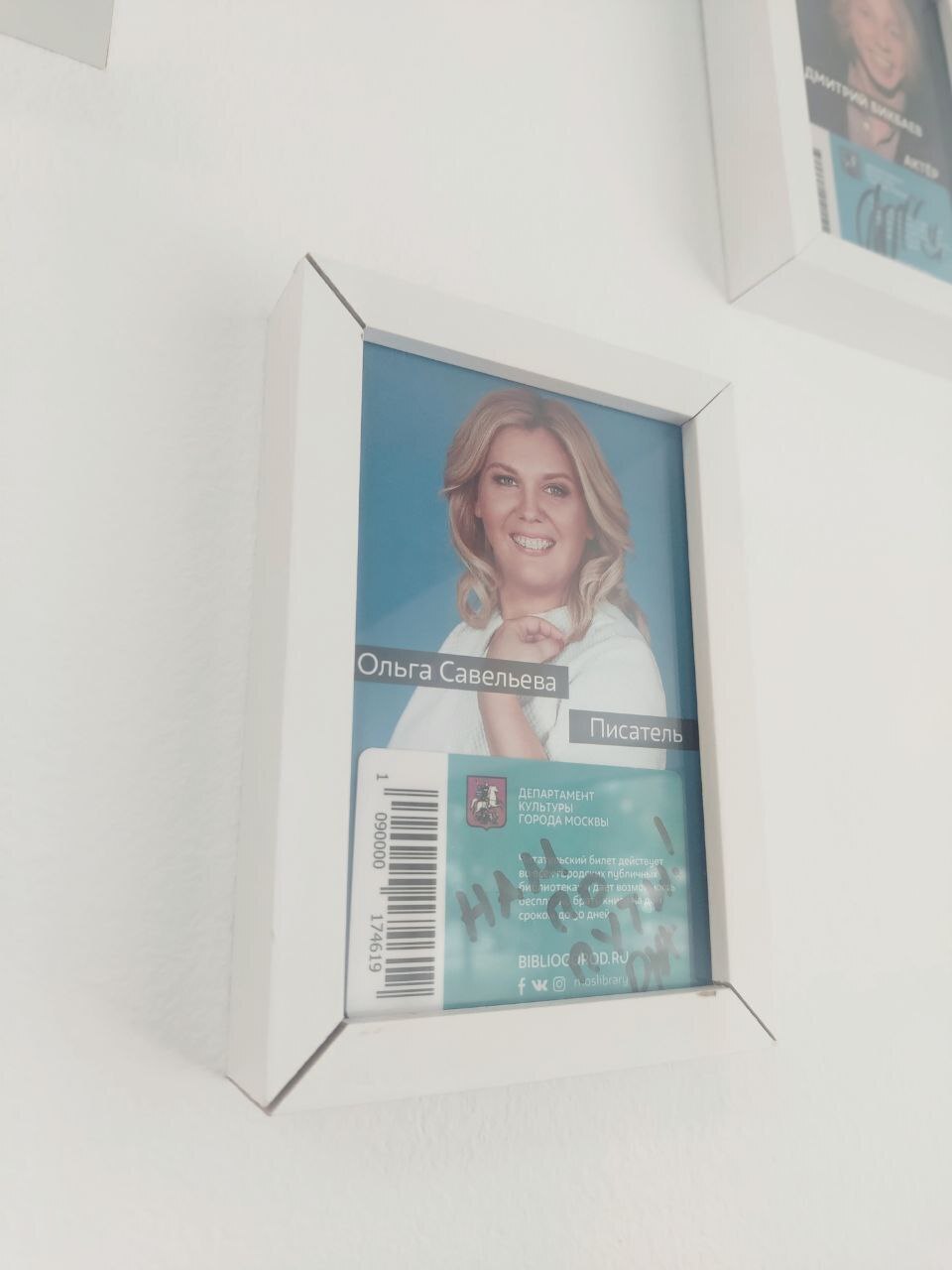 🖌️ Тепло бетона и свет листвы: выставка, которая влюбляет в себя