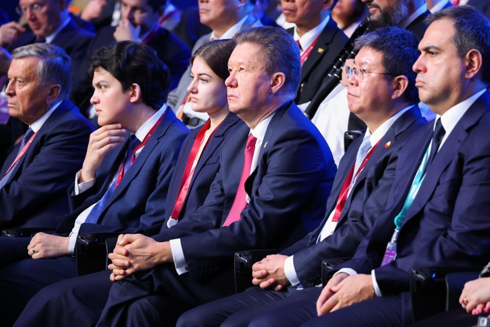 Черное золото и позолота для гроба:Россия добудет полмиллиарда тонн нефти в этом году