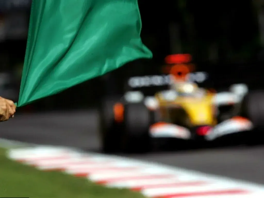 Зелёный, жёлтый, красный: что означают флаги в Формуле‑1?