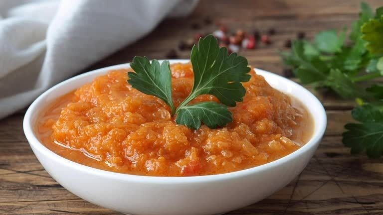 «Налог на деликатесность»:Почему красная икра к Новому году обязательно подешевеет. А может и нет, у нее свои алгоритмы