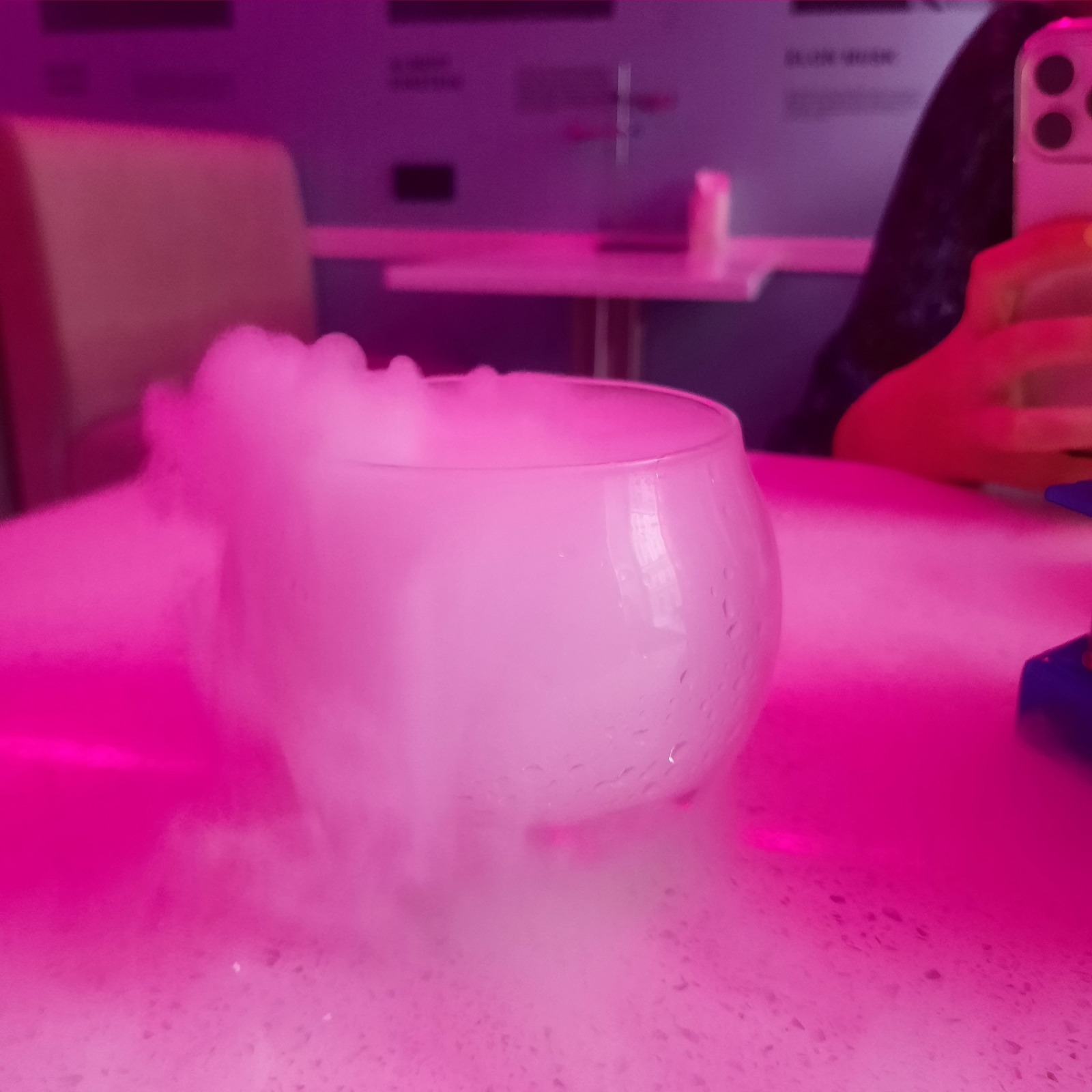 Я не люблю оставлять чаевые.