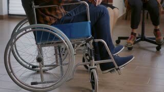 Вопреки закону и совести: Парализованный инвалид борется за правду о брате, отправленном в бой с переломом плеча