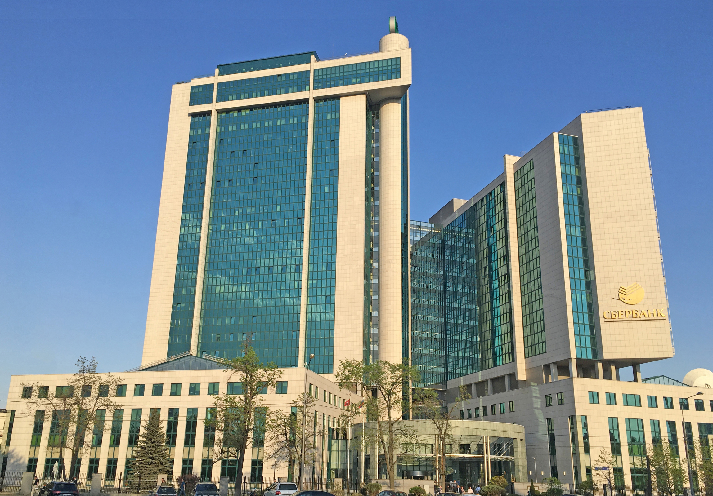 Слезы по «золотому тельцу»: Сбер горюет о несбывшихся мечтах офлайн-ритейла