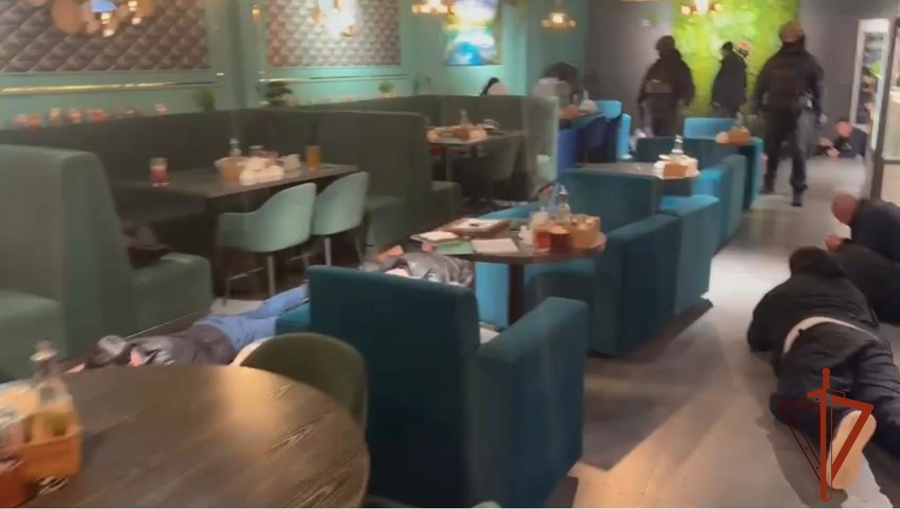 В Новосибирске при участии спецназа Росгвардии прошёл рейд по незаконной миграции В Новосибирске при участии спецназа Росгвардии прошёл рейд по незаконной миграции