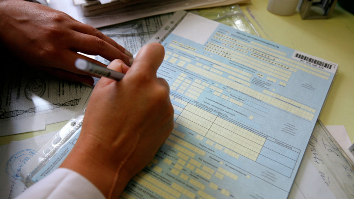 В Госдуме предложили разрешить сотрудникам работать за оплату на больничном