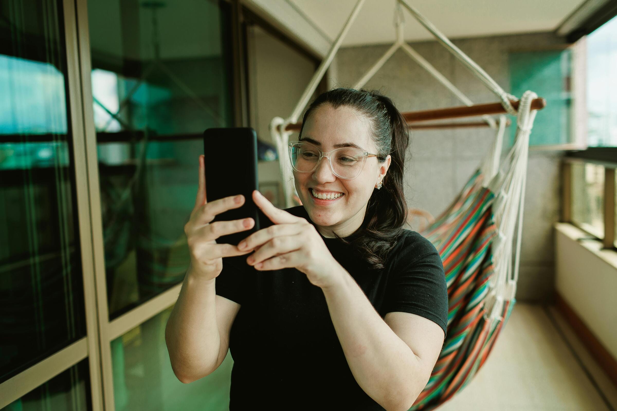 Почему мы лайкаем то, что видят все