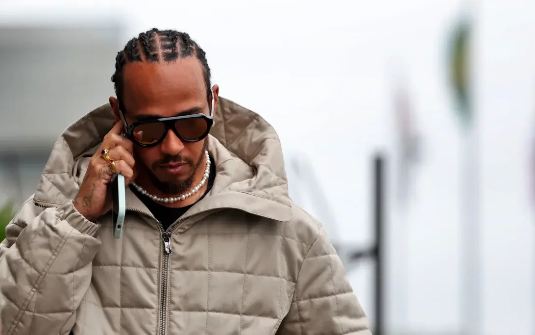 Льюис Хэмилтон резко раскритиковал «старших» гонщиков Формулы-1, которые «мало чего добились»