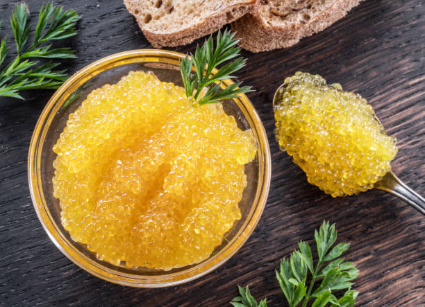 Икра для бедных:Пока красная икра дорожает, берут "широкий ассортимент" дешёвого продукта