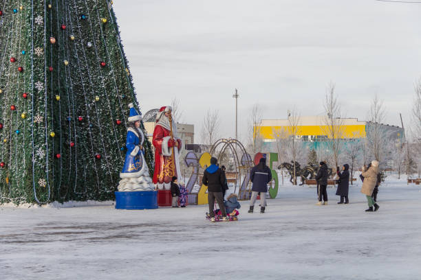 Морозная битва за души: В РПЦ предостерегли россиян от искренней веры в Деда Мороза