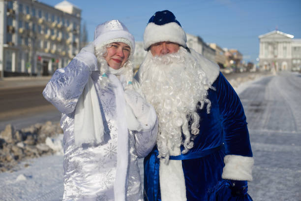 Морозная битва за души: В РПЦ предостерегли россиян от искренней веры в Деда Мороза