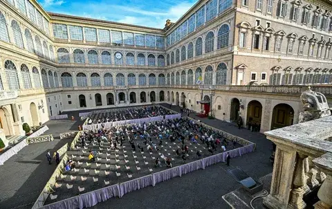 Ватикан:самая маленькая страна в мире с огромным влиянием.