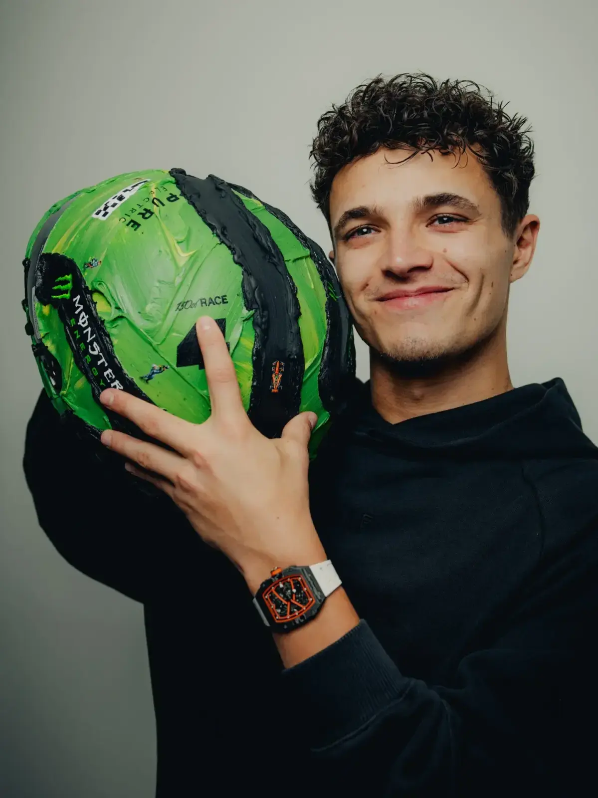 Специальные шлемы, представленные гонщиками Формулы-1 для Гран-при Лас-Вегаса