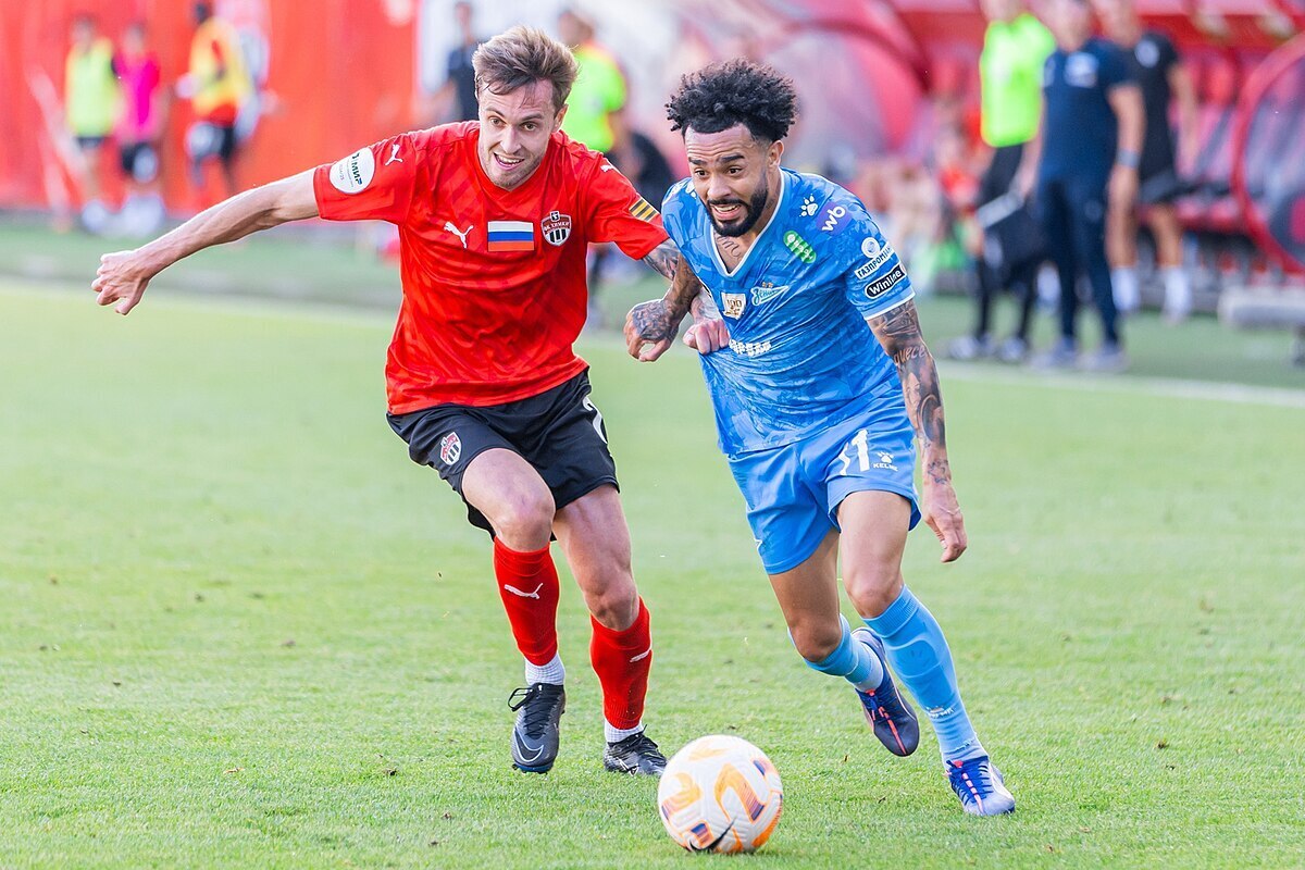 Почему в России плохо играют в футбол ?