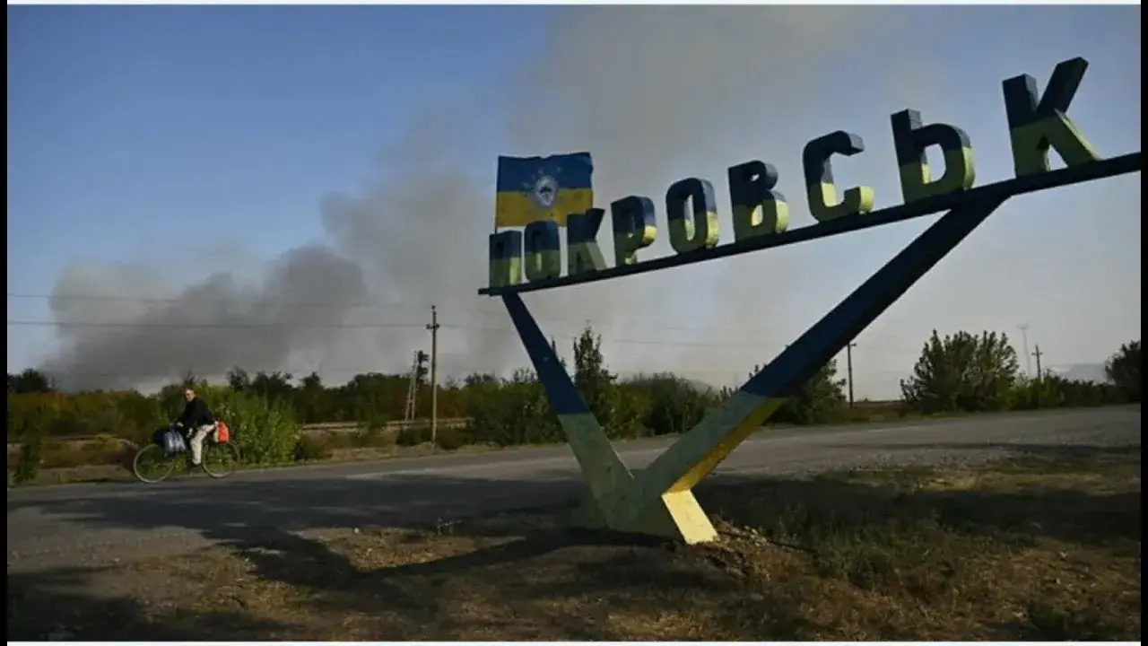 Мирноград— это город бывших домов: здесь был дом и тут был дом