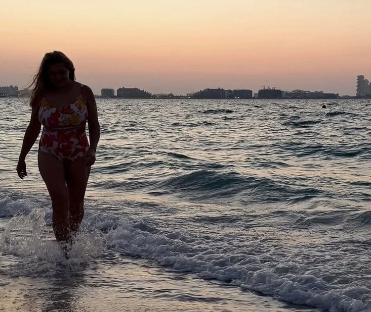 Ирина Пегова похвасталась фигурой в ярком купальнике во время отдыха в Дубае, куда она отправилась проводить отпуск в ОАЭ.....