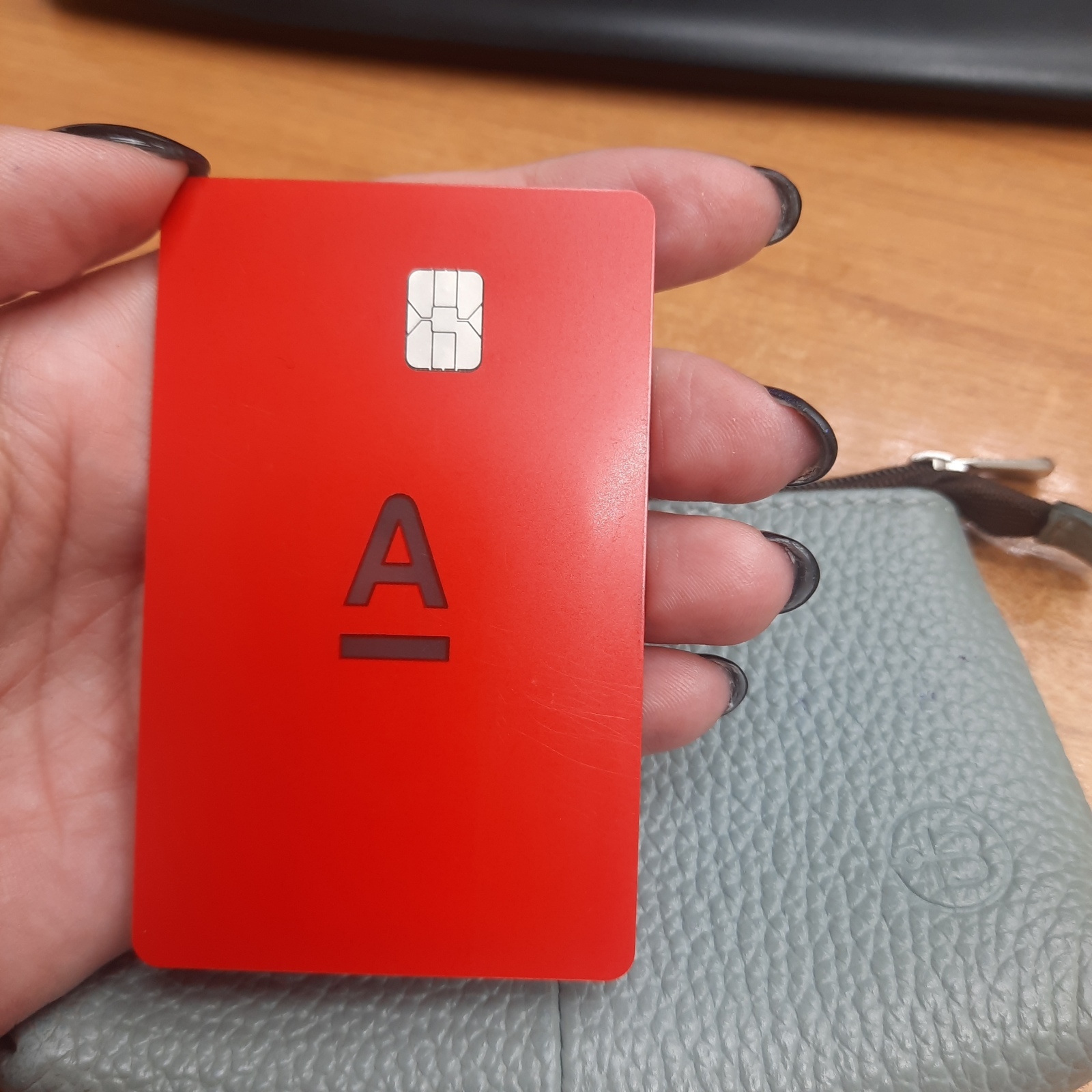 Две карты Альфа банка. Сравнение кешбека на декабрь месяц