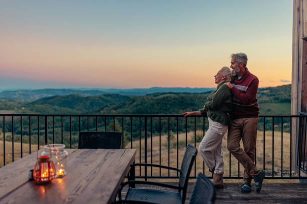 От щедрот своих:Пенсия выходит на базовый доход,а старение населения все еще угрожает устойчивости соцобеспечения