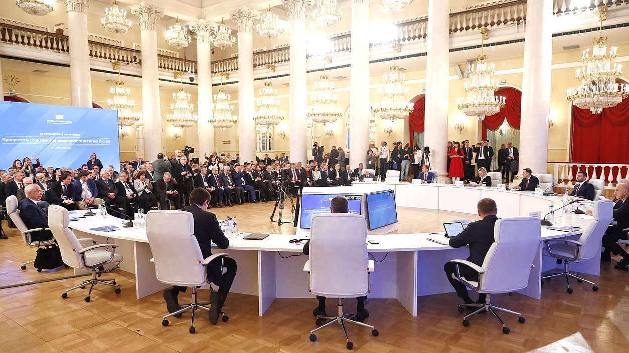 Феерия мысли, или Ещё одна конференция по спасению России