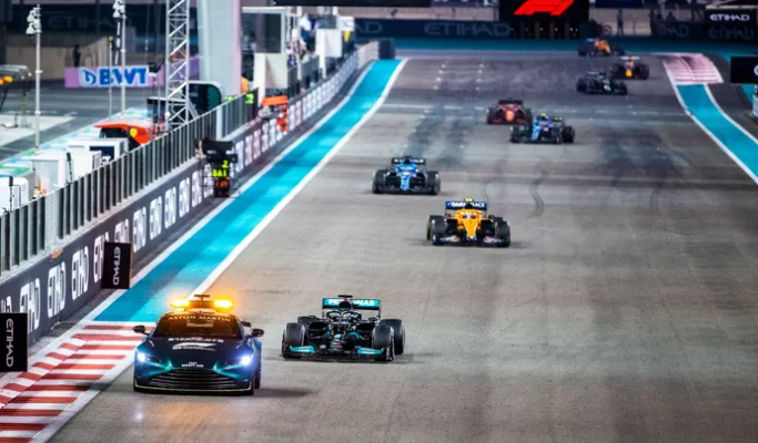 6 примеров, как решалась судьба титула в решающей гонке сезона