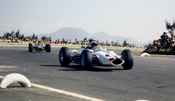 6 примеров, как решалась судьба титула в решающей гонке сезона