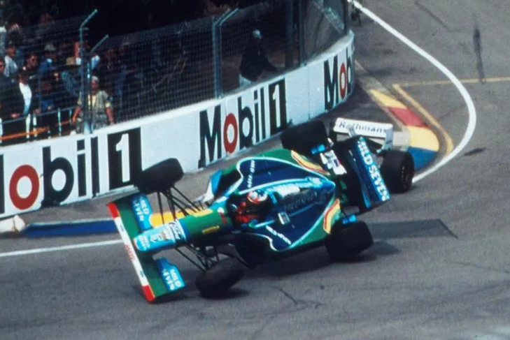 6 примеров, как решалась судьба титула в решающей гонке сезона