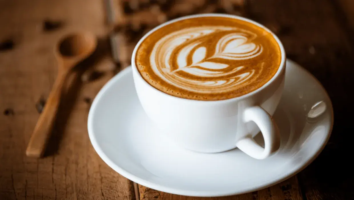 Почему кофе бодрит: научное обоснование влияния кофеина на мозг и тело