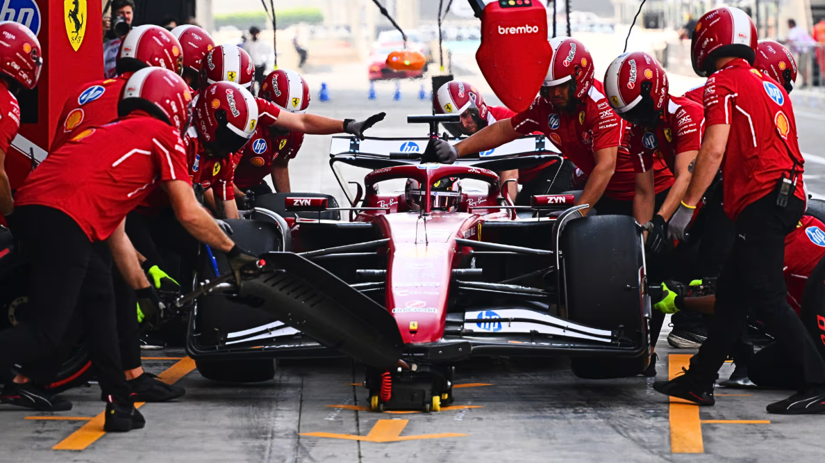 Какие тактические варианты есть в решающей гонке за титул в Абу‑Даби 2025?