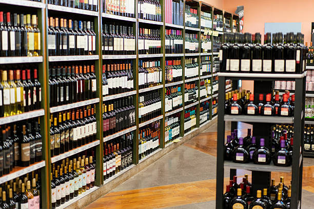 «Трезвый рассвет»:В России предложили убрать алкоголь из спальных районов и ограничить его продажу двумя часами по всей стране