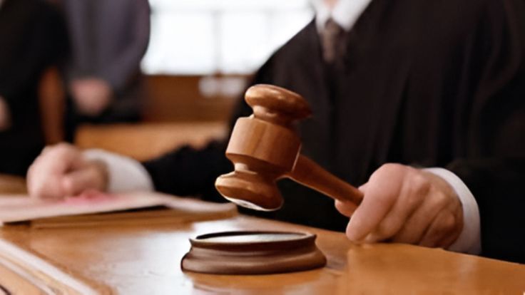 Лицу, которому было отказано в заключении трудового договора, работодатель обязан компенсировать расходы на медосмотр: что решил суд