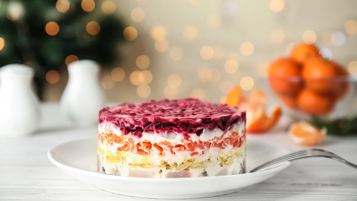 Самые дорогие новогодние салаты 2025 года: расчет стоимости по данным Росстата