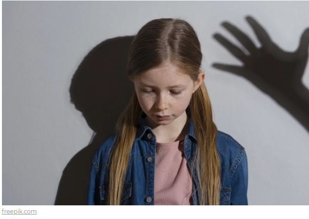 Жестокую мать отправили в колонию за избиение детей и угрозу убийством