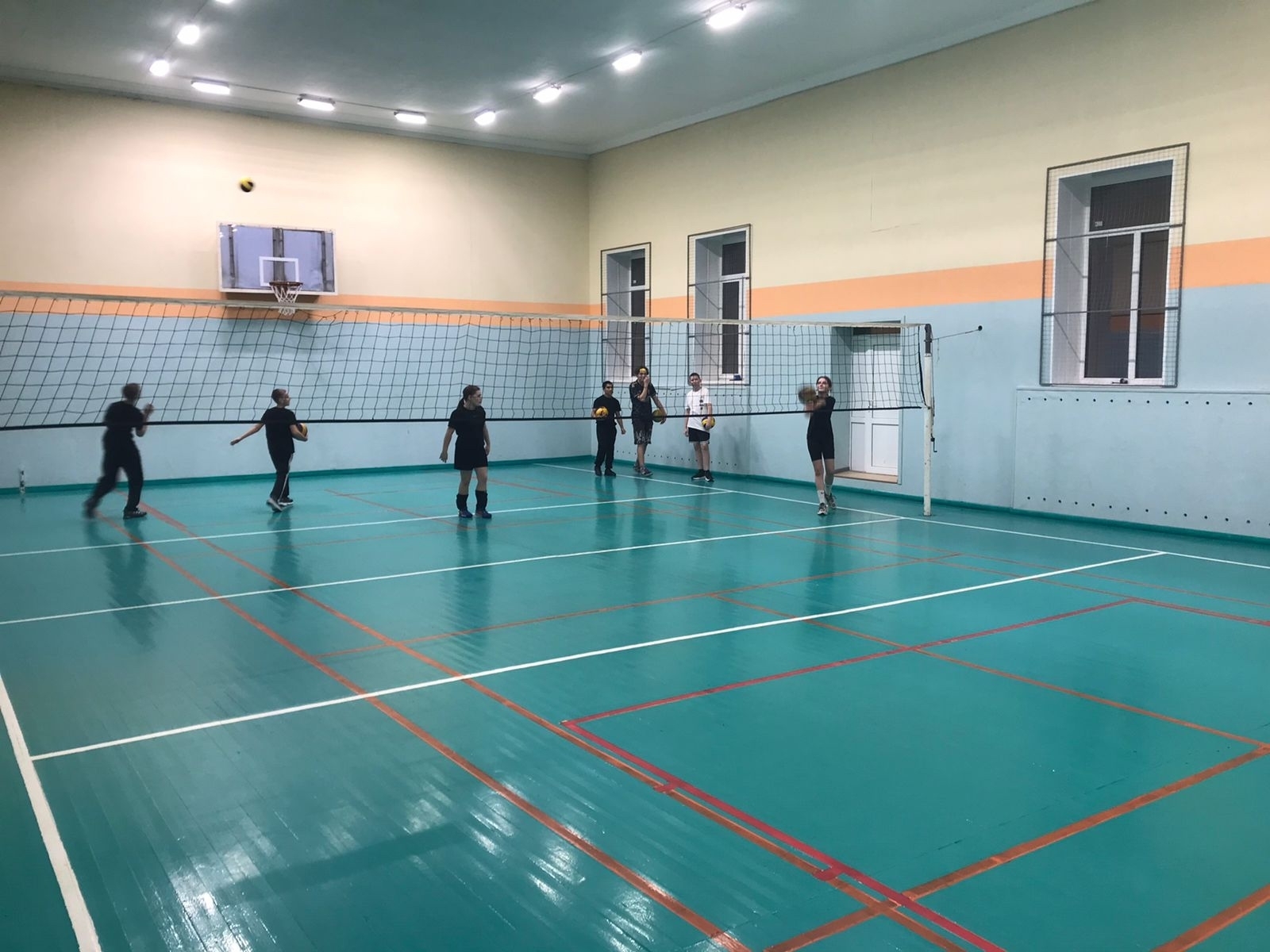 Девочка сломала руку и получила травму на тренировке в детской юношеской школе .ДЮСШ вежливо извинились...