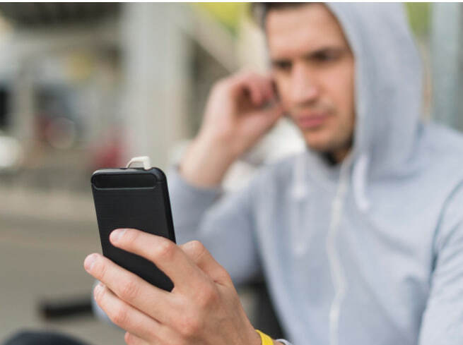 «Видишь долг? Нет? А он есть!» или Не платите за телефон наличными