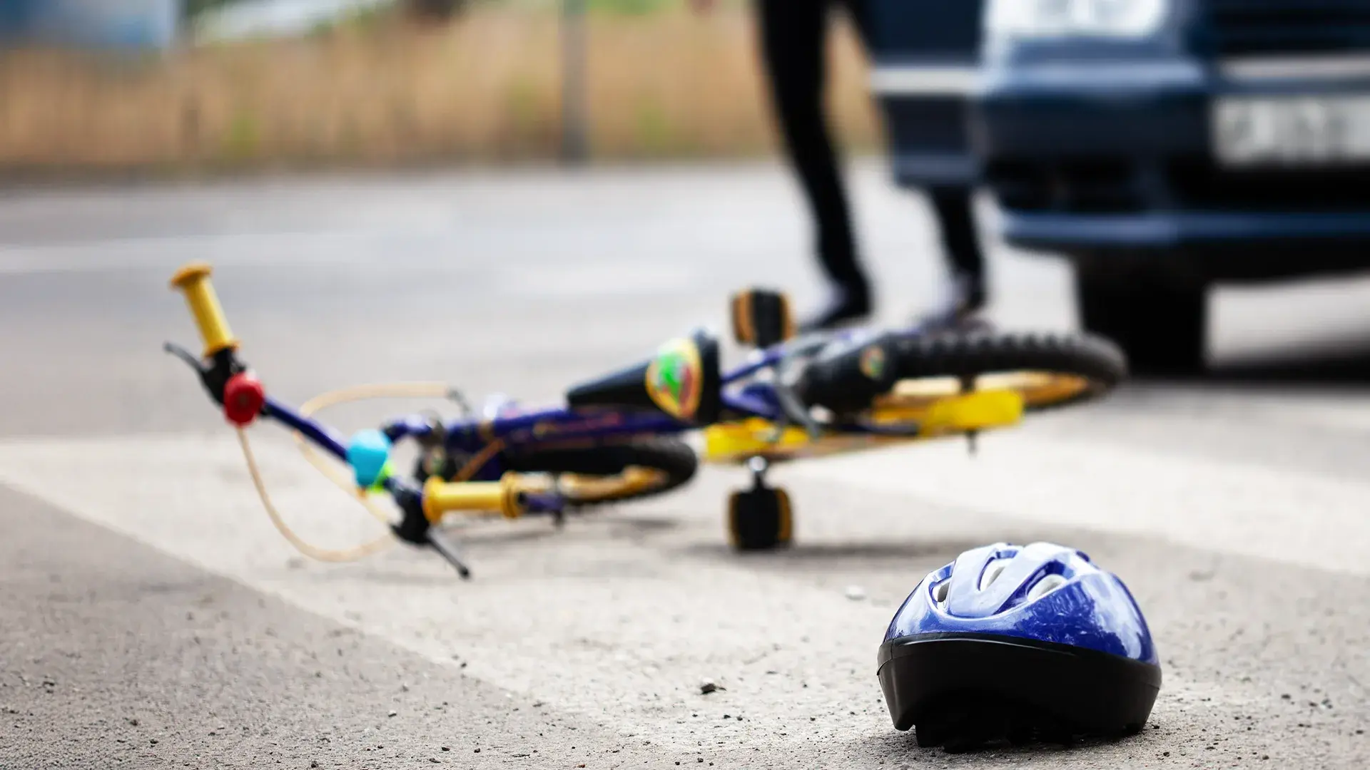 Врезался пешеход, нарушивший ПДД: кто заплатит за моральный вред по ГК РФ?