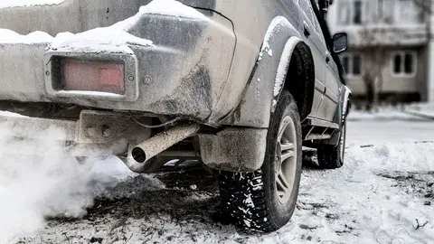 Прогрев автомобиля во дворе: штрафы, мнения экспертов и судебная практика