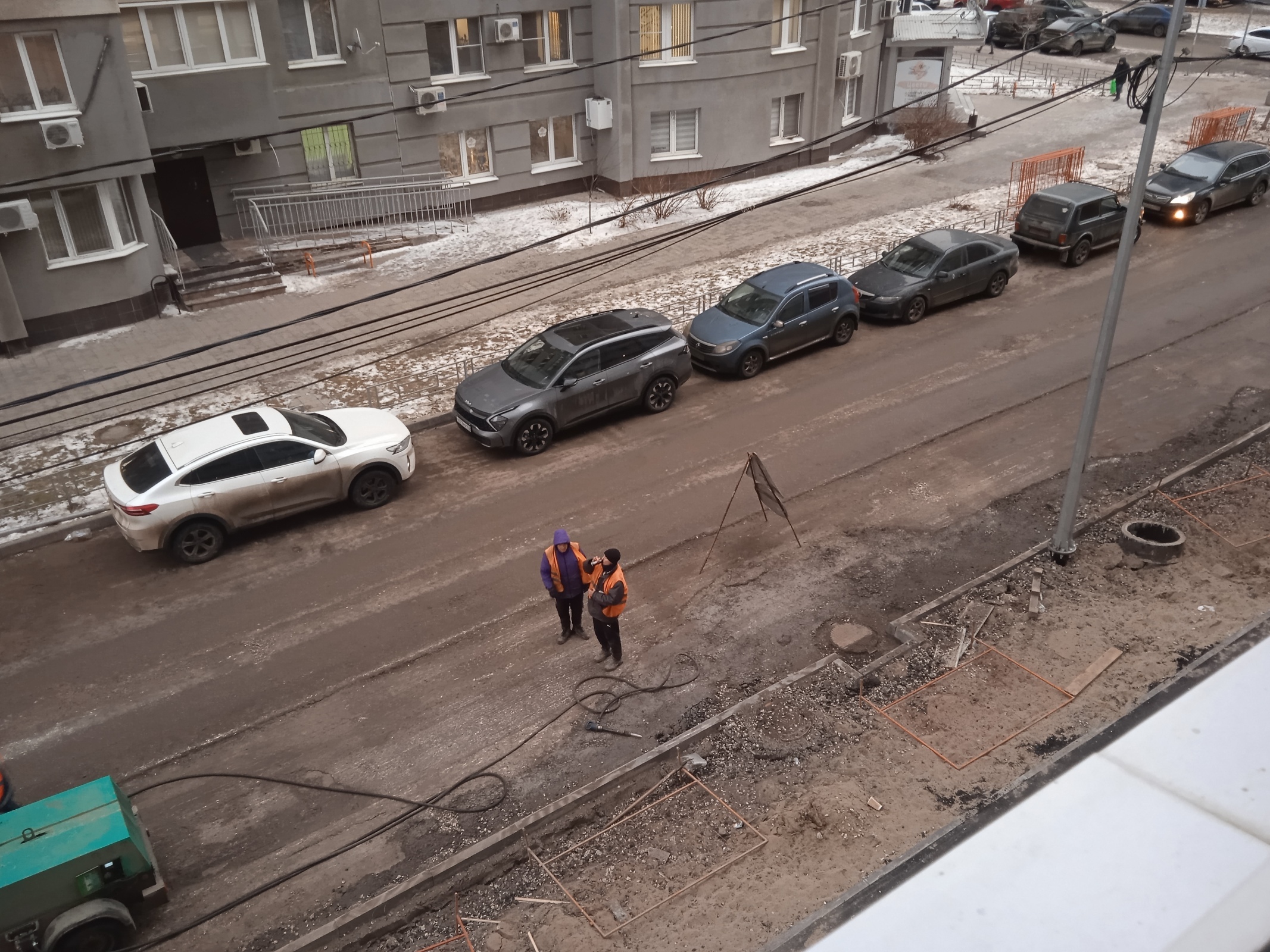 У жильцов городов есть какие-нибудь права на тихую, спокойную жизнь , когда кругом и всегда стройки и куча всяких организаций?!