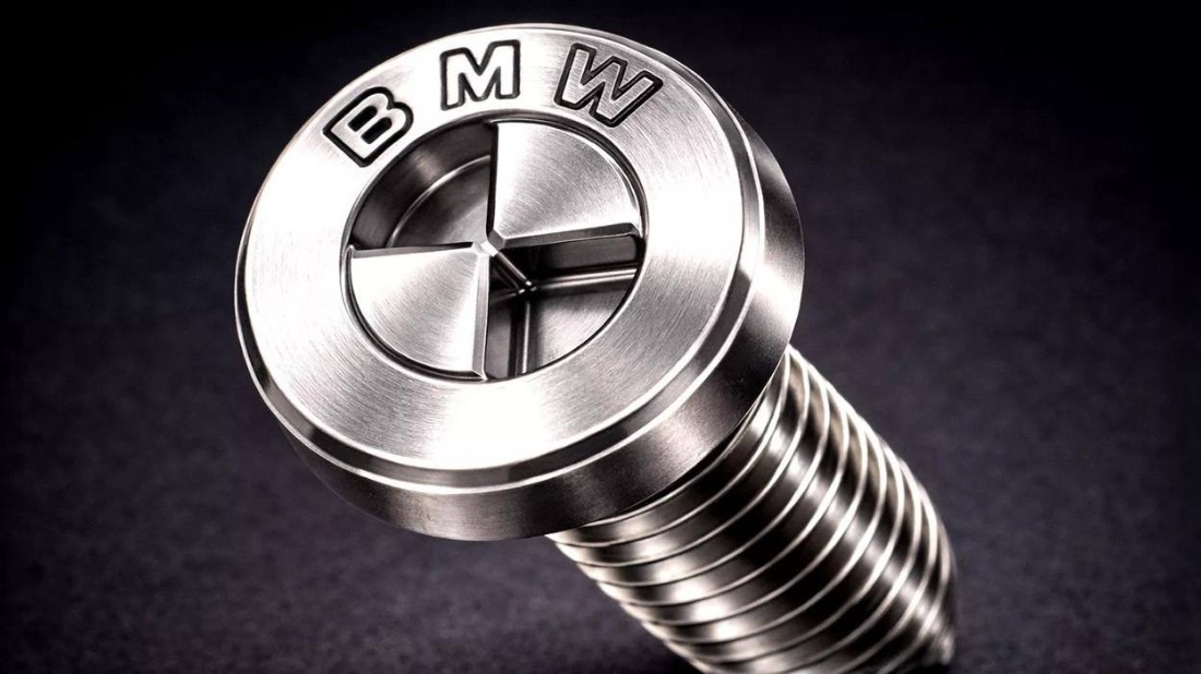 В компании BMW придумали фирменный винт, к которому нет отвёрток