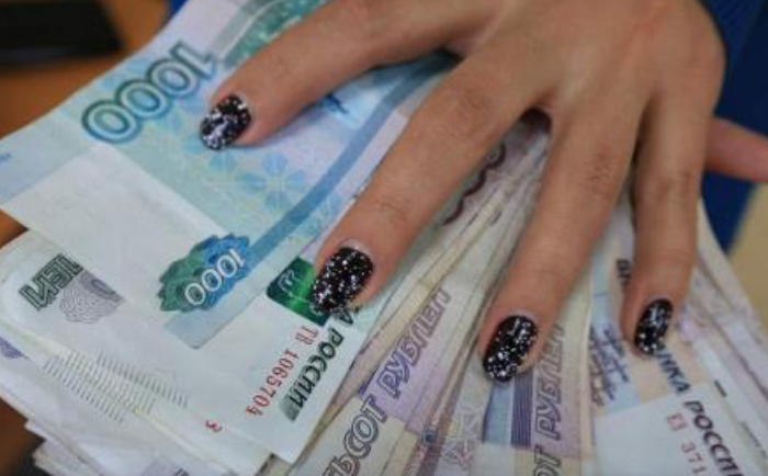 Менеджер банка на Камчатке крала со счетов деньги участников СВО