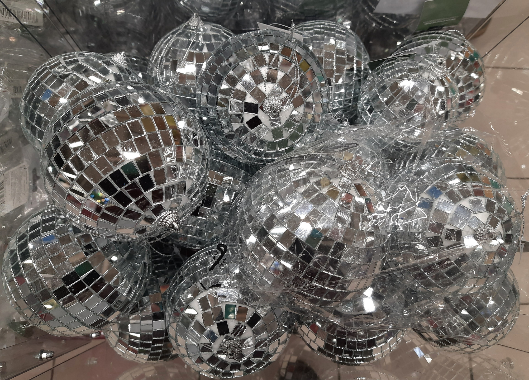 Хождение по ёлкам-4. В одном столичном гипермаркете. Окончание