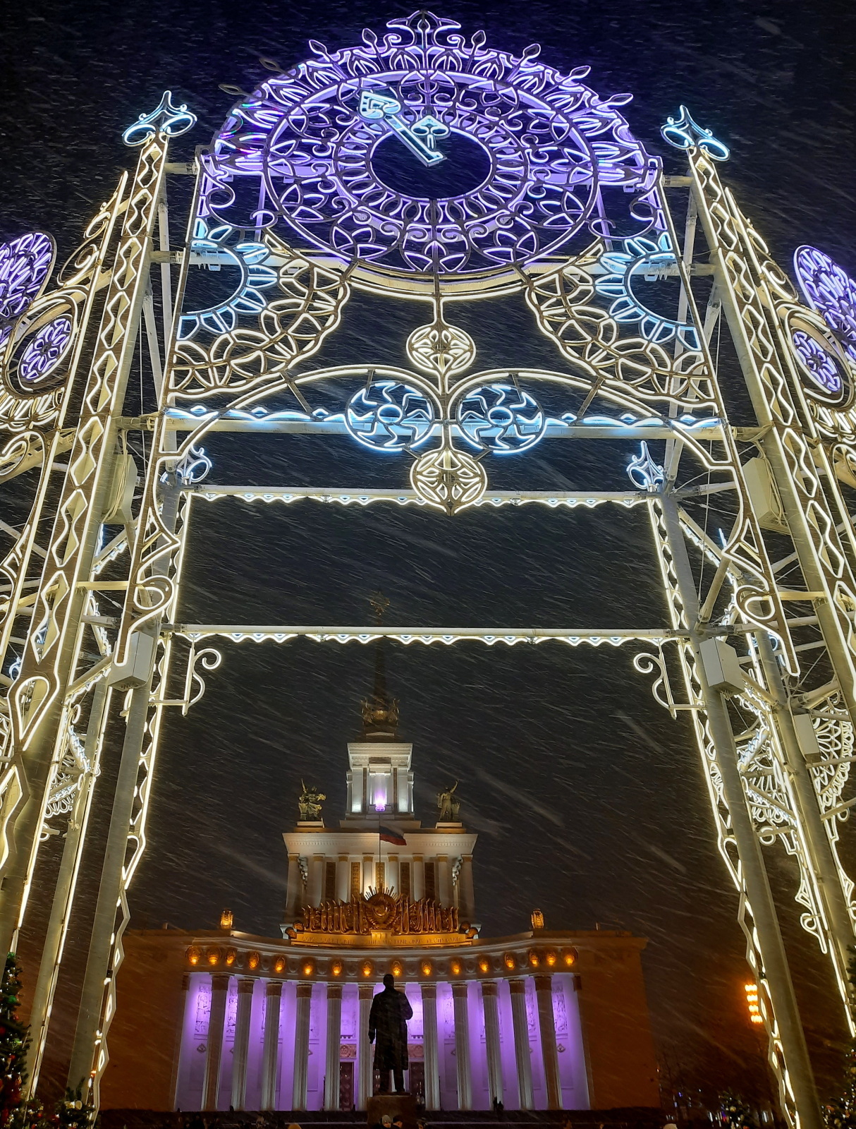 Хождение по ёлкам-2. ВДНХ