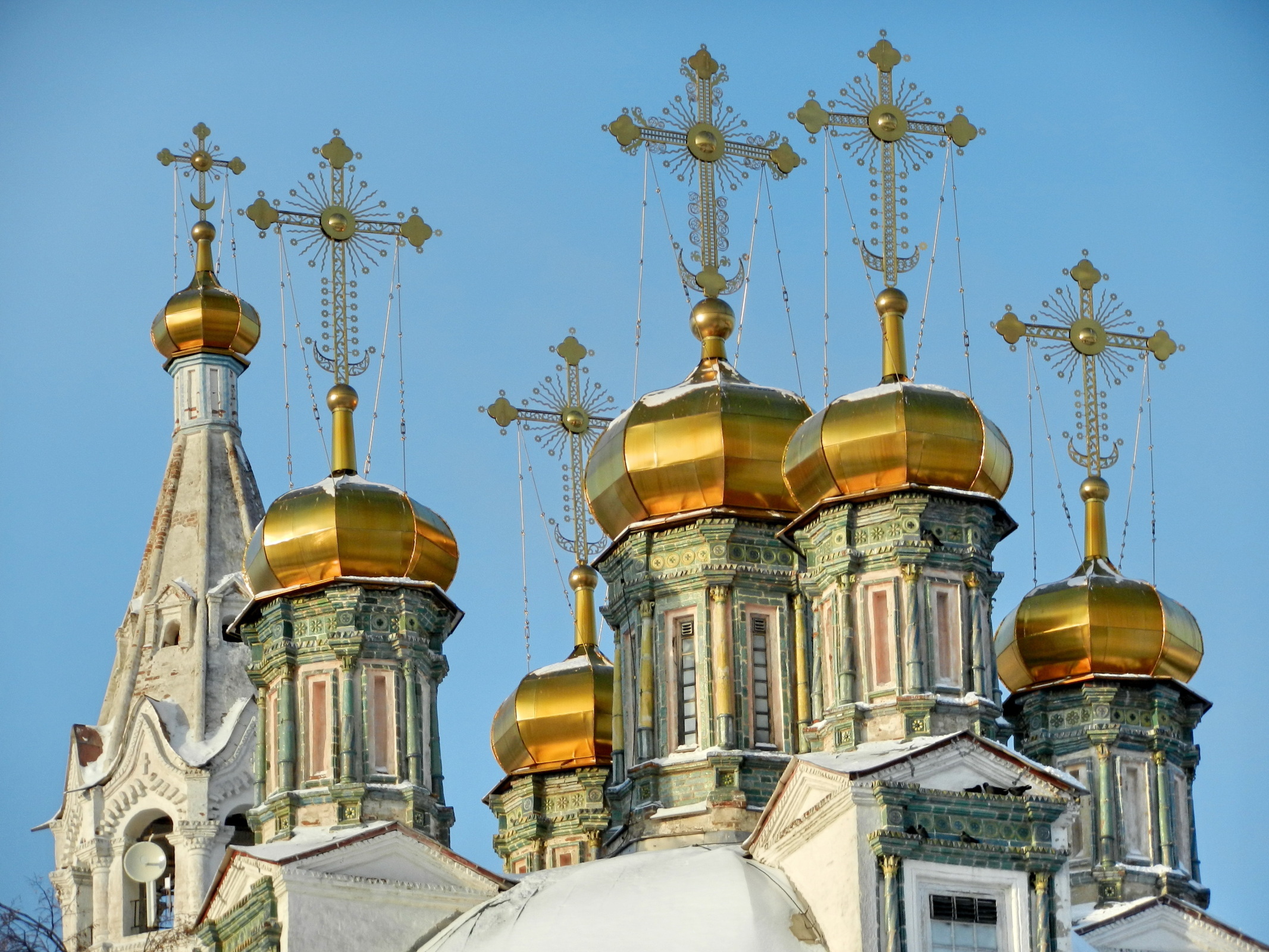 Почему на православных крестах изображают полумесяц? Разгадка древнего символа