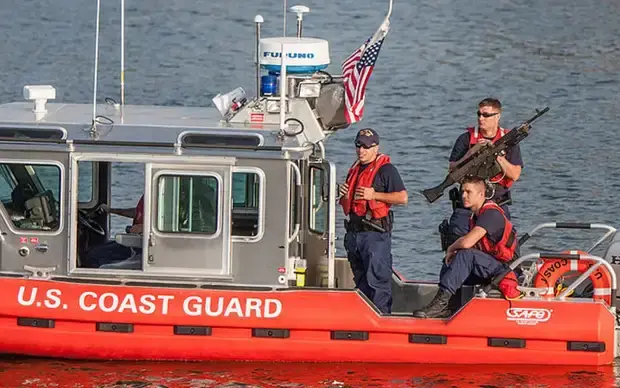 Русский танкер "Bella 1" не сдаётся