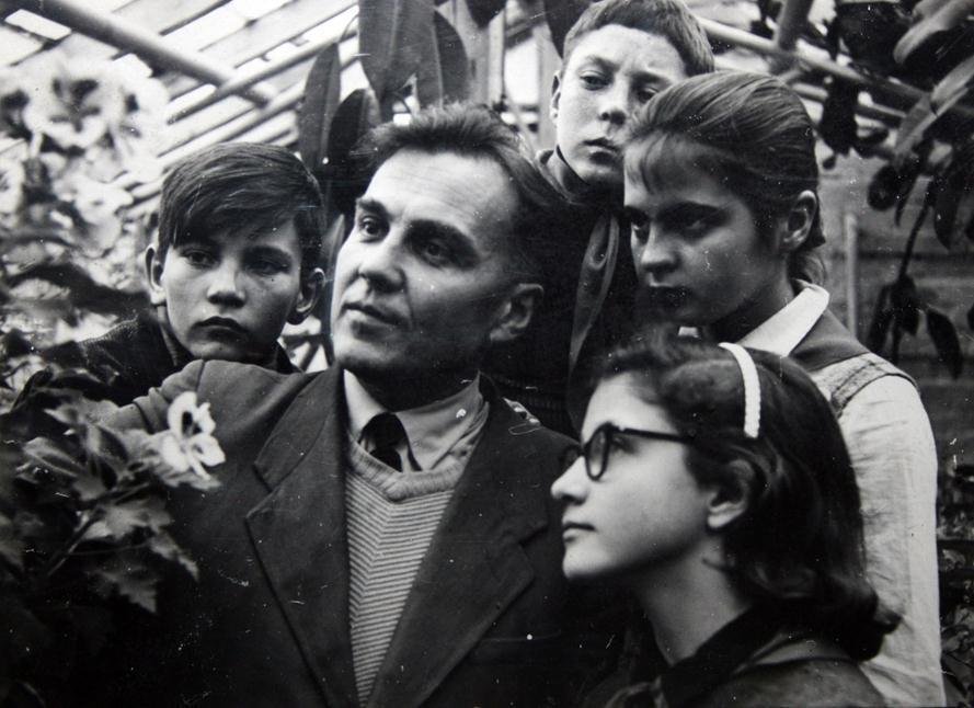 Отец-герой или глава семейного конвейера? Как гений Евгений Тепляков судится за полмиллиона, забыв про детей