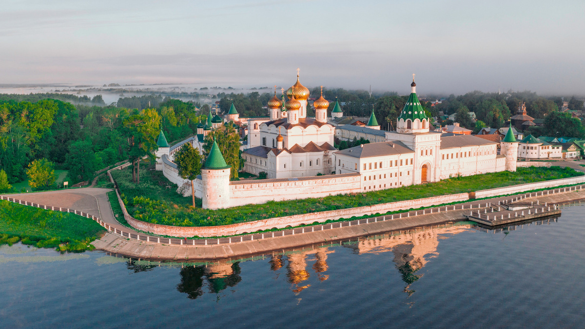А вы не скажете где памятник Ивану Ивановичу Сусанину, или знаем ли мы свою историю.