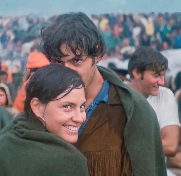 Иногда любовь успевает начаться раньше, чем камера успевает это осознать.