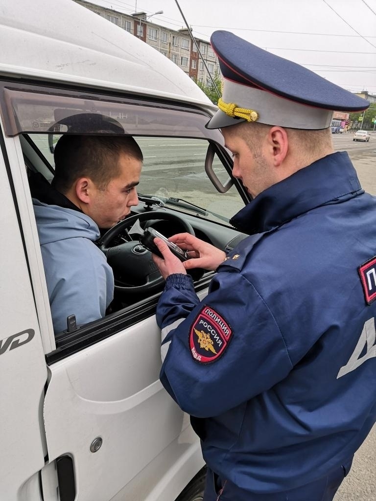 Почему опытные водители всегда выходят из машины, когда их останавливает сотрудник ГИБДД?